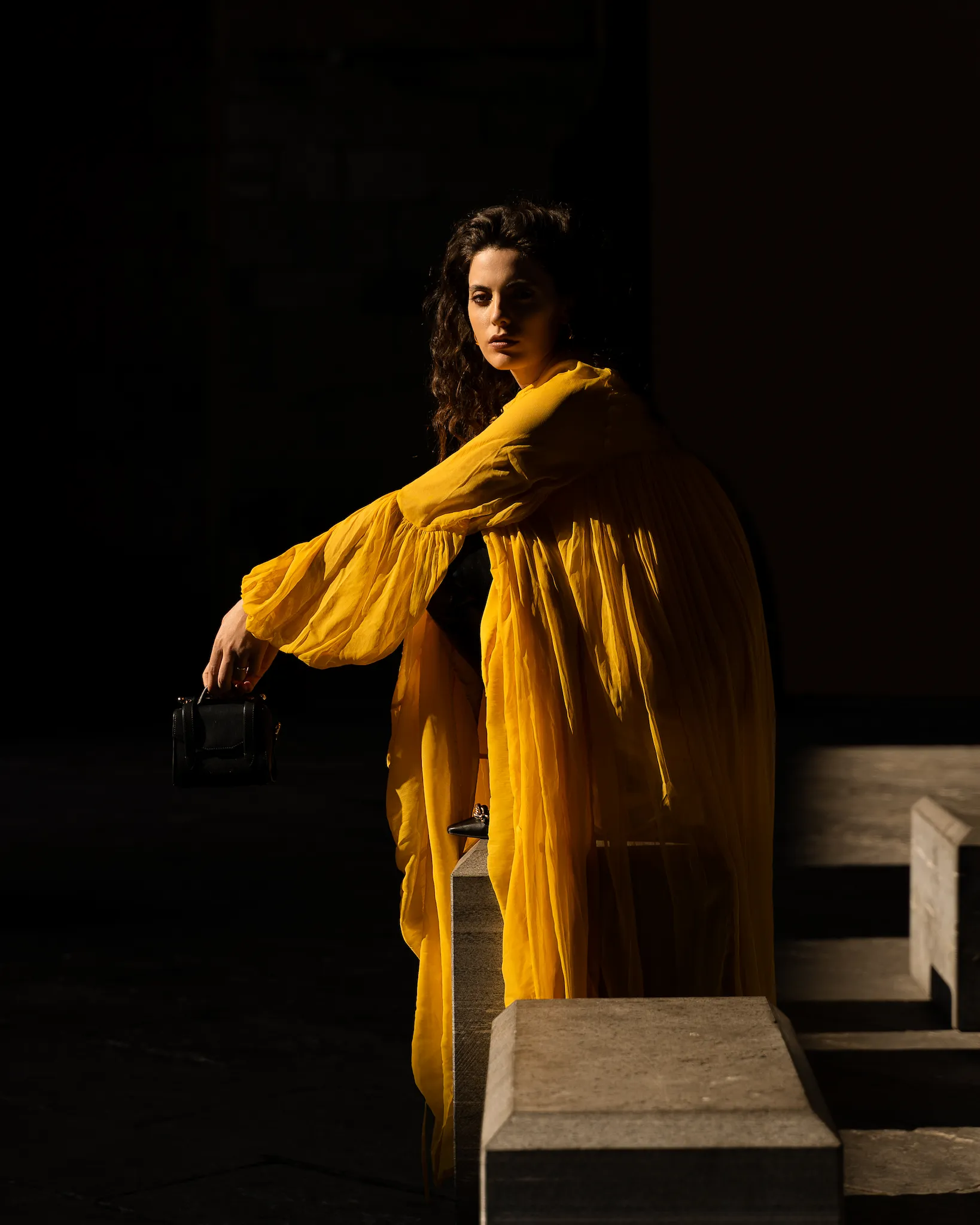 A woman in yellow look in Milano Fashion week